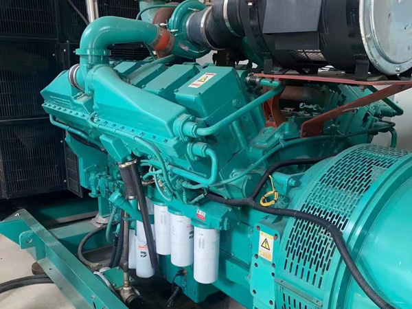 留坝更换100kW柴油发电机组机油时，需要注意哪些事项？